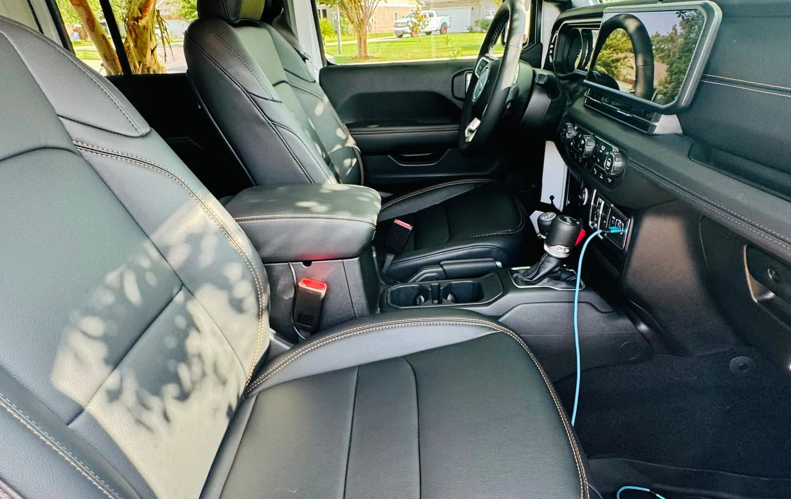 Jeep Wrangler Sahara leather front seats