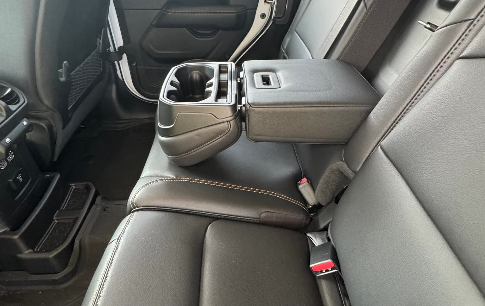 Jeep Wrangler Sahara leather rear seats