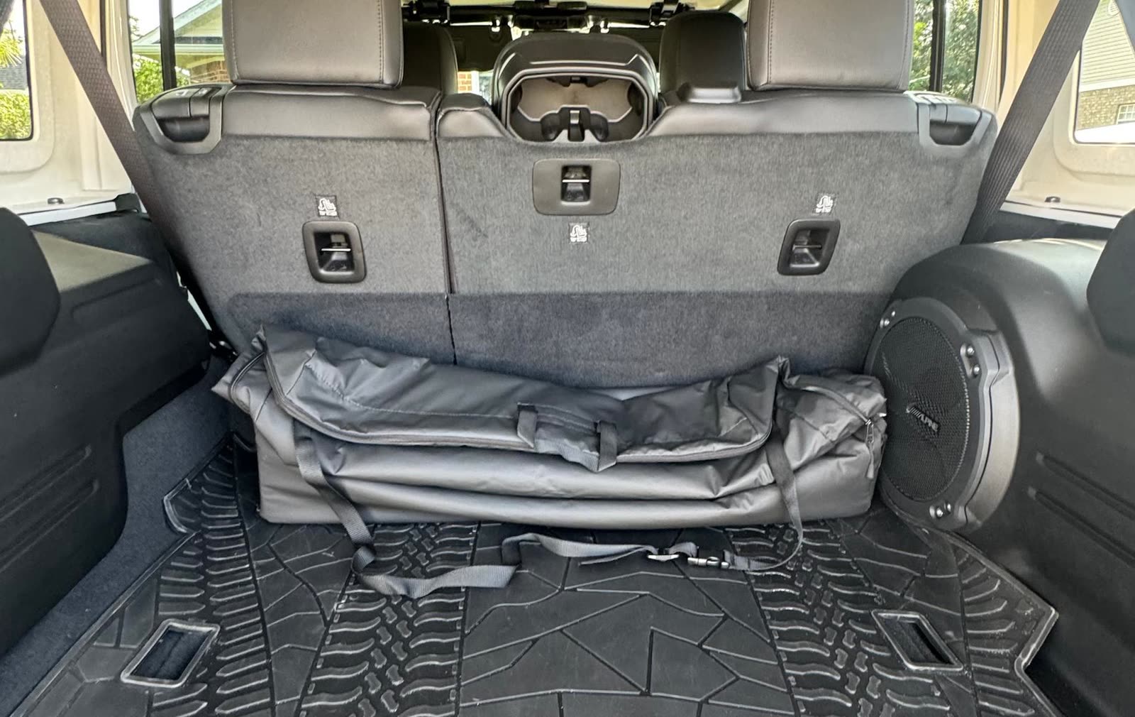 Jeep Wrangler Sahara cargo area